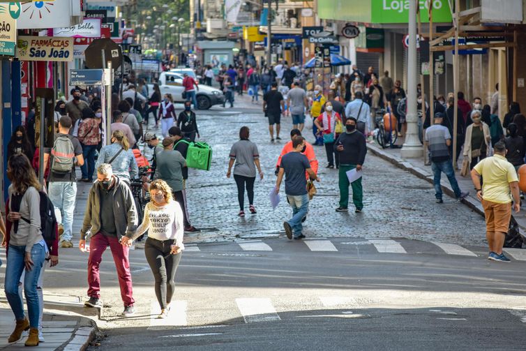 Movimentação no centro de Porto Alegre